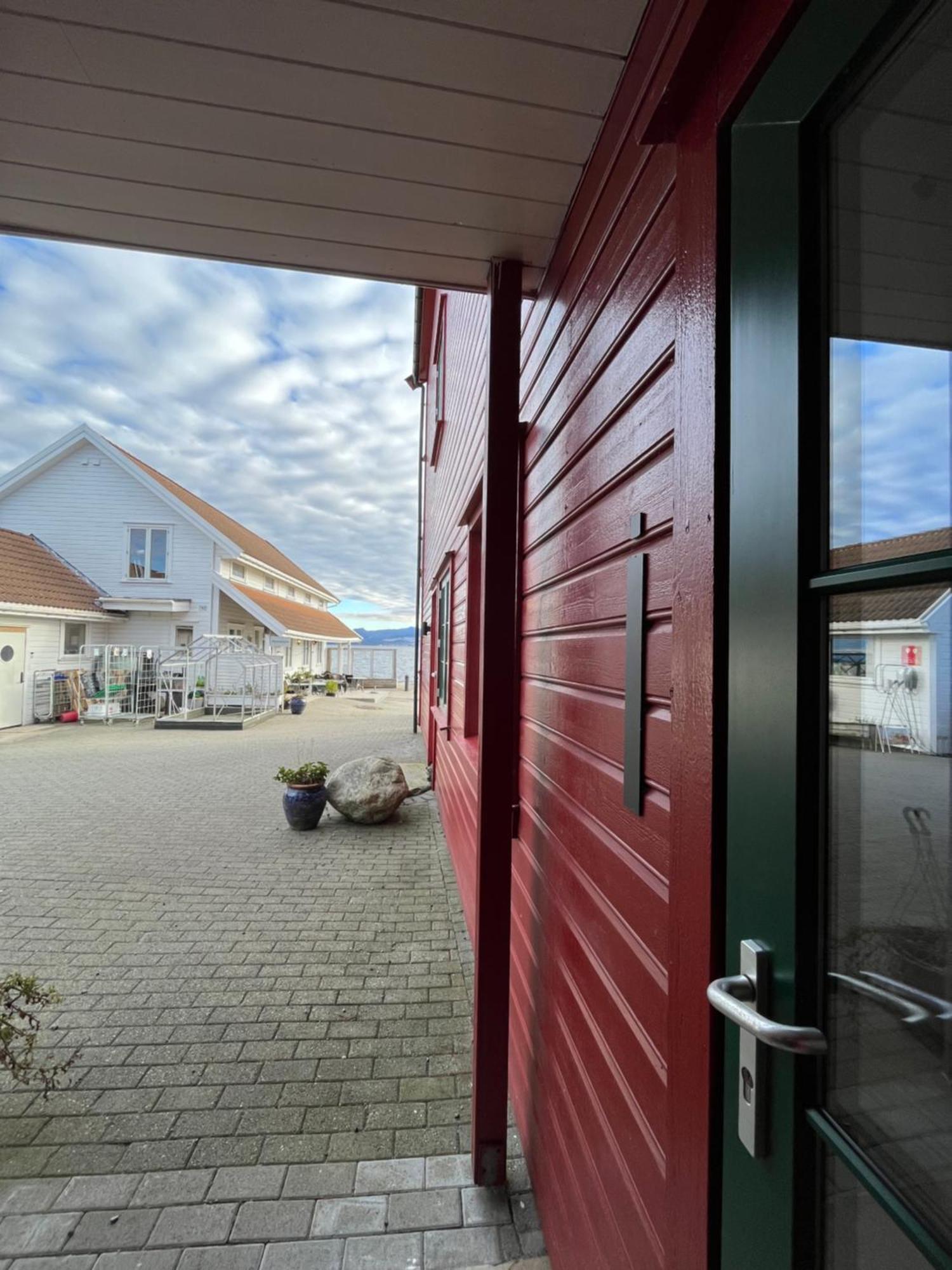 Sjoberg Hotell Og Ferie Leiligheter Osthusvik Экстерьер фото