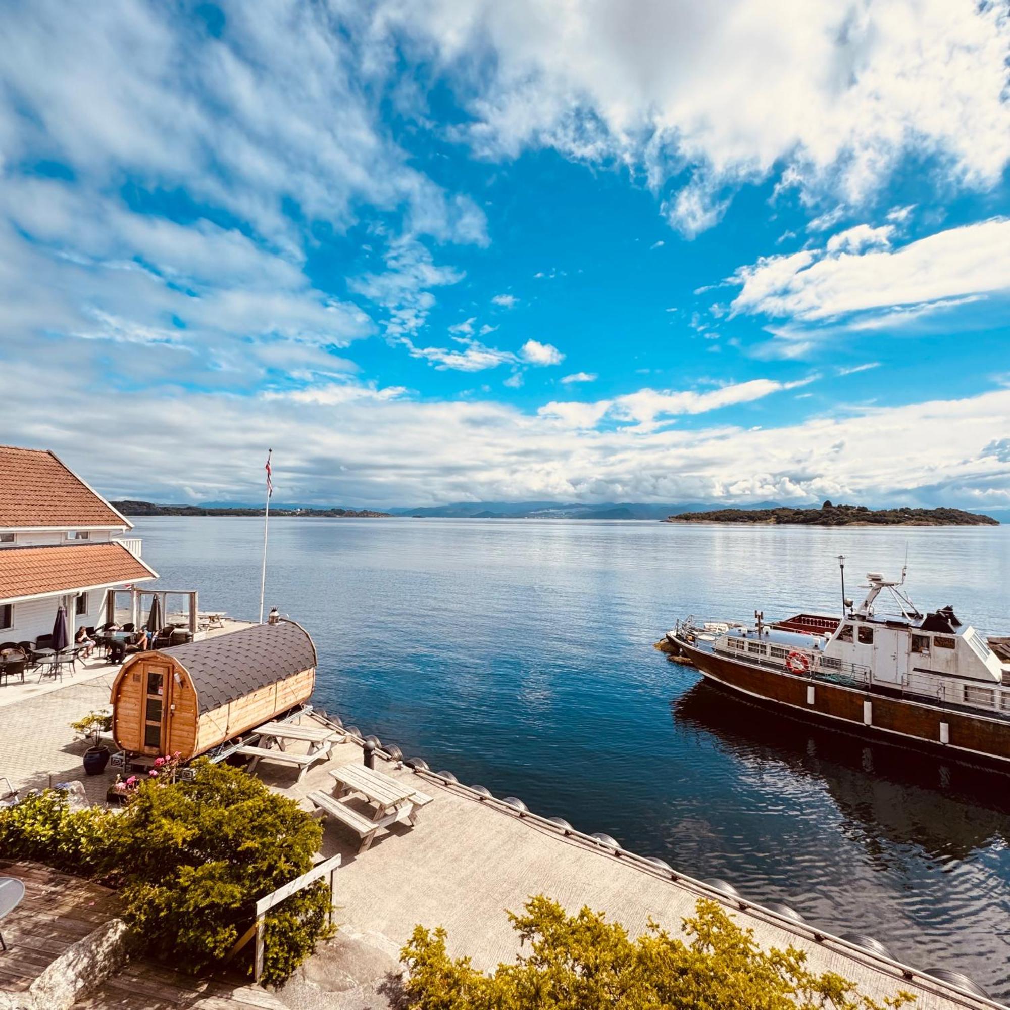 Sjoberg Hotell Og Ferie Leiligheter Osthusvik Экстерьер фото