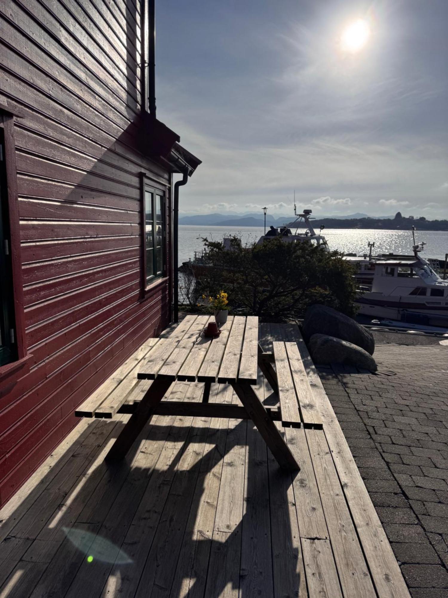 Sjoberg Hotell Og Ferie Leiligheter Osthusvik Экстерьер фото