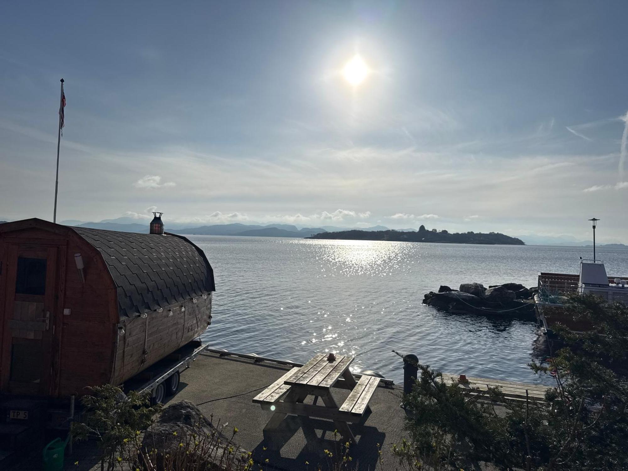 Sjoberg Hotell Og Ferie Leiligheter Osthusvik Экстерьер фото